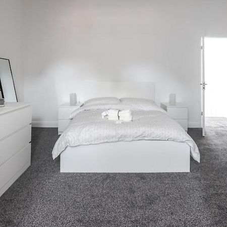 Spacious 4 Bed House In Birmingham, Suitable For Contractors 外观 照片