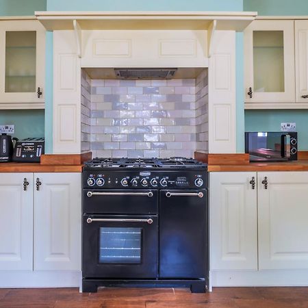 Spacious 4 Bed House In Birmingham, Suitable For Contractors 外观 照片