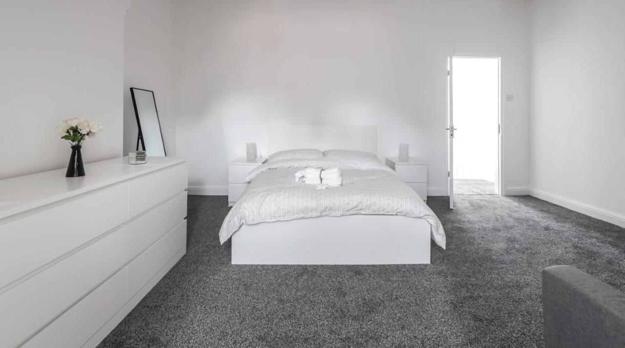 Spacious 4 Bed House In Birmingham, Suitable For Contractors 外观 照片