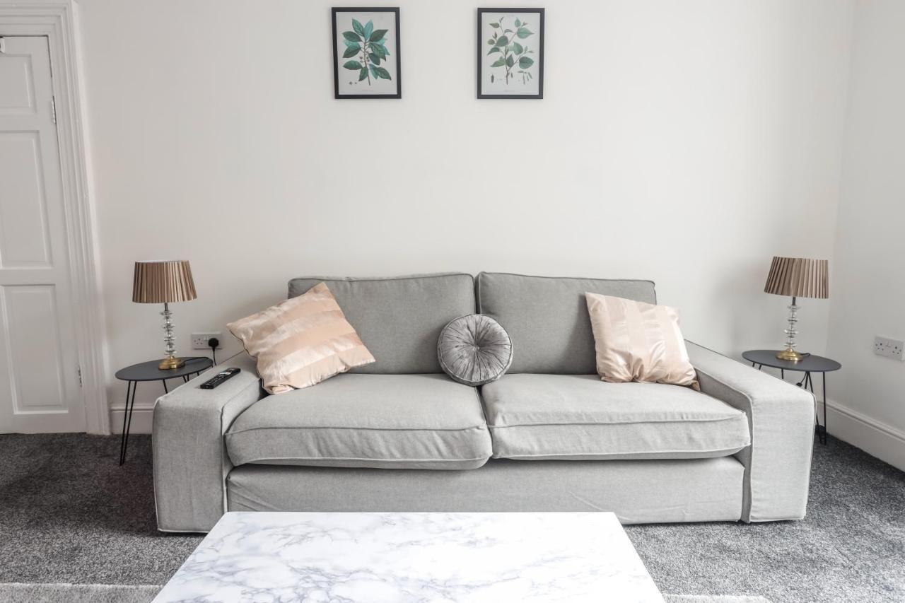 Spacious 4 Bed House In Birmingham, Suitable For Contractors 外观 照片