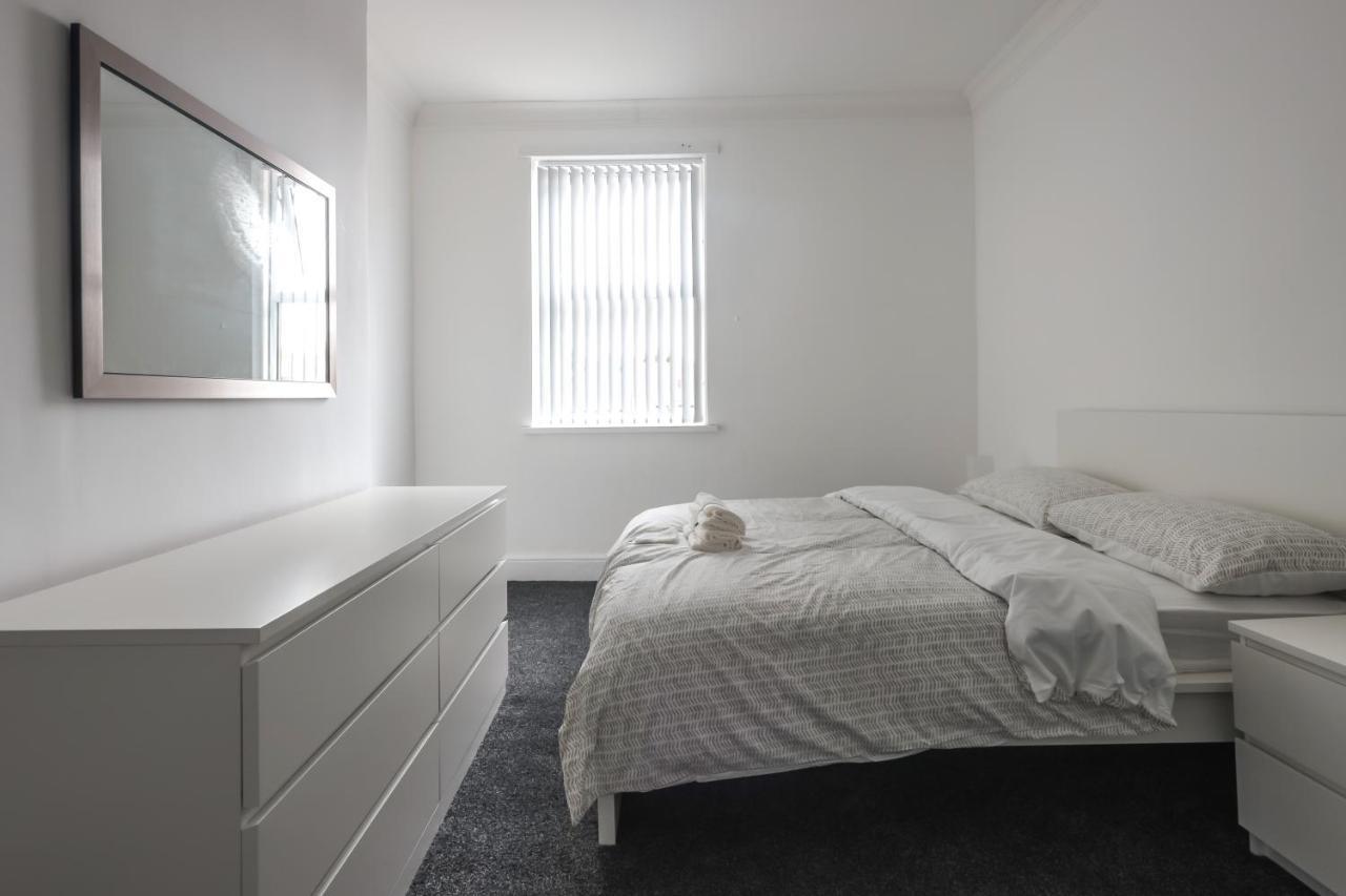 Spacious 4 Bed House In Birmingham, Suitable For Contractors 外观 照片