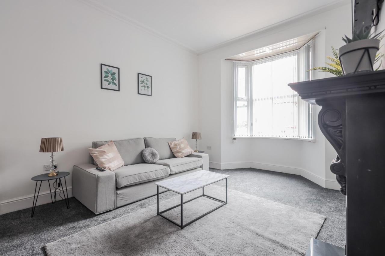 Spacious 4 Bed House In Birmingham, Suitable For Contractors 外观 照片