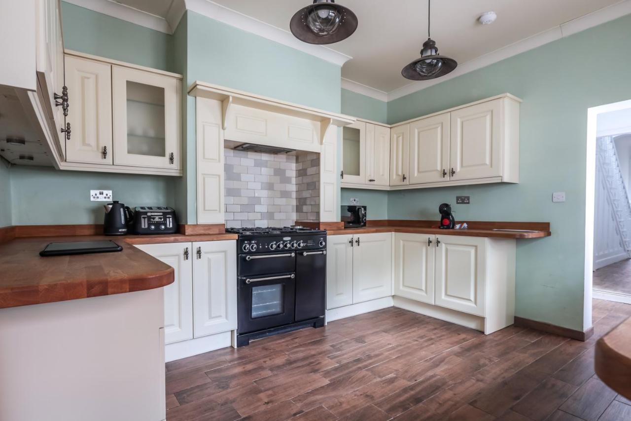 Spacious 4 Bed House In Birmingham, Suitable For Contractors 外观 照片