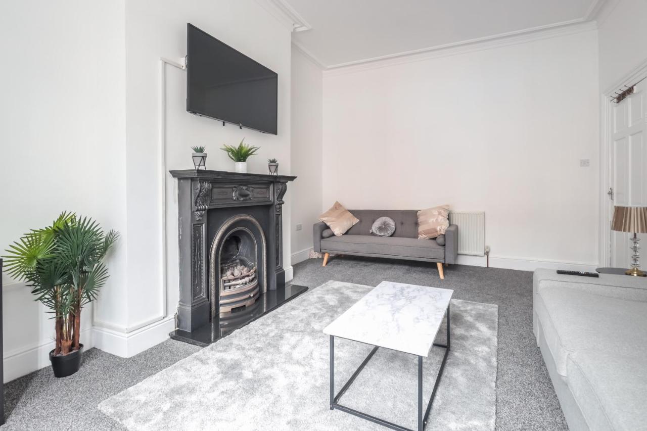 Spacious 4 Bed House In Birmingham, Suitable For Contractors 外观 照片