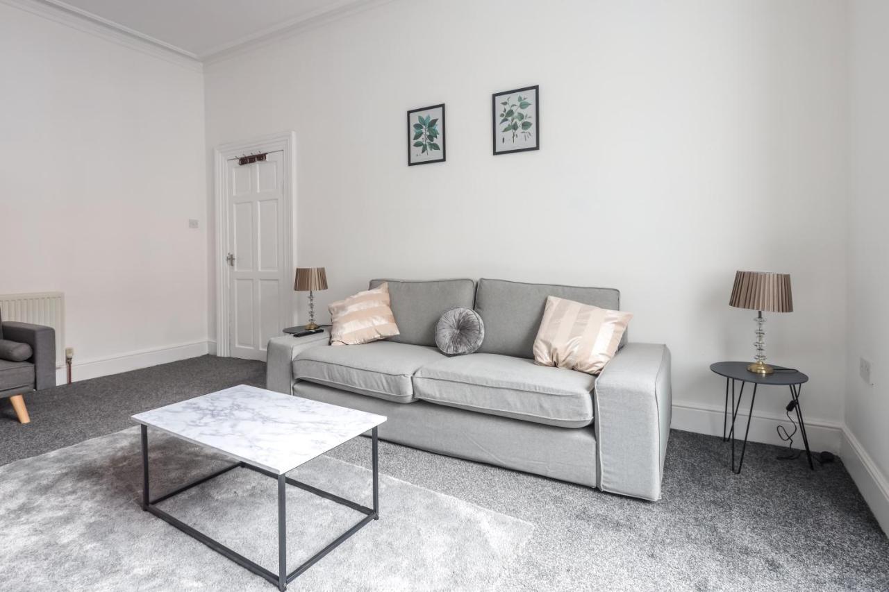 Spacious 4 Bed House In Birmingham, Suitable For Contractors 外观 照片