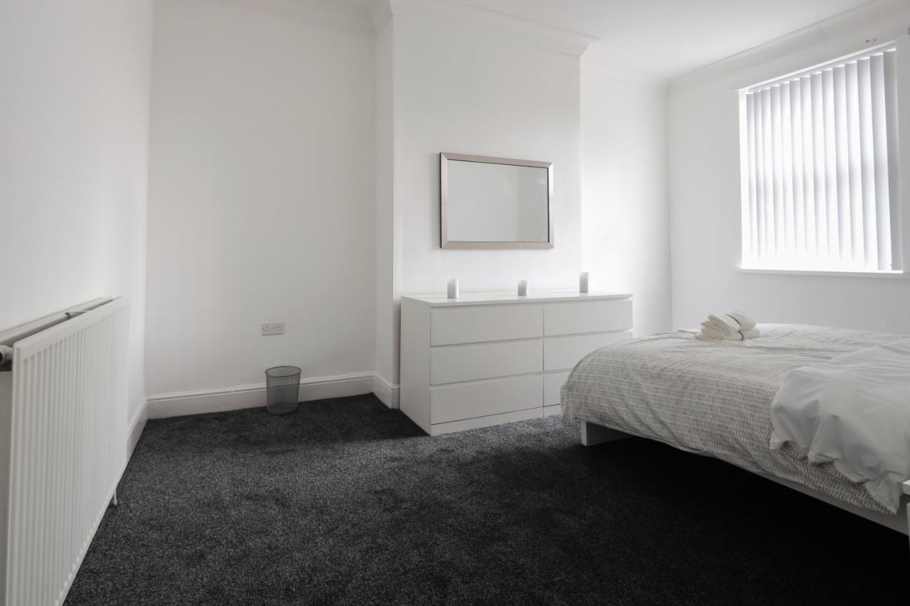 Spacious 4 Bed House In Birmingham, Suitable For Contractors 外观 照片