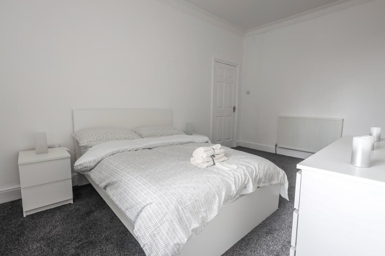 Spacious 4 Bed House In Birmingham, Suitable For Contractors 外观 照片