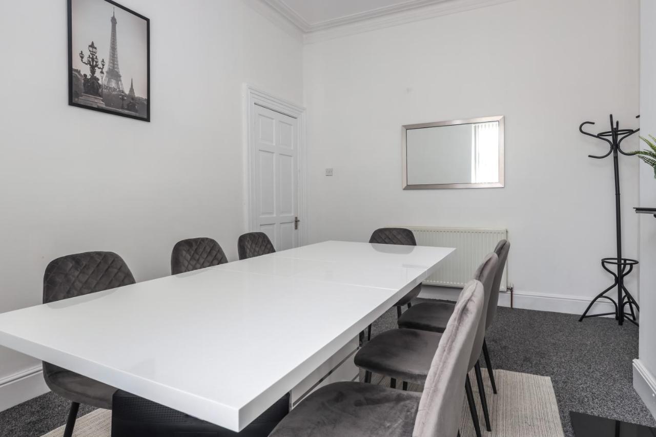 Spacious 4 Bed House In Birmingham, Suitable For Contractors 外观 照片