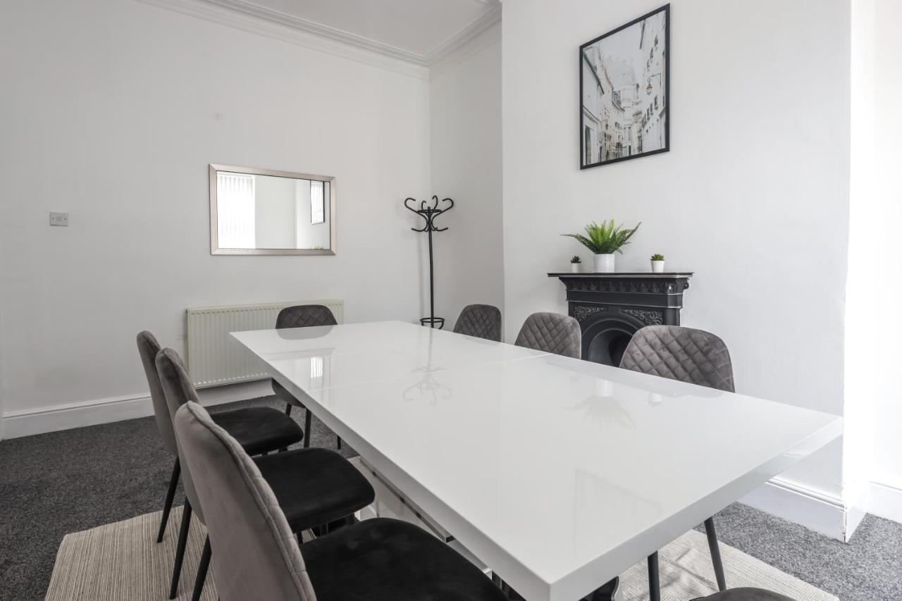 Spacious 4 Bed House In Birmingham, Suitable For Contractors 外观 照片