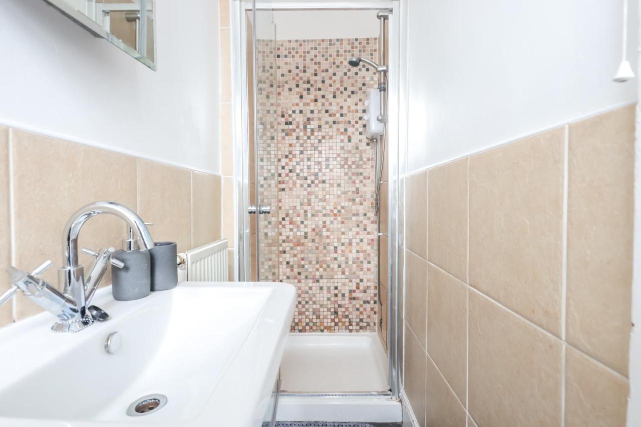 Spacious 4 Bed House In Birmingham, Suitable For Contractors 外观 照片